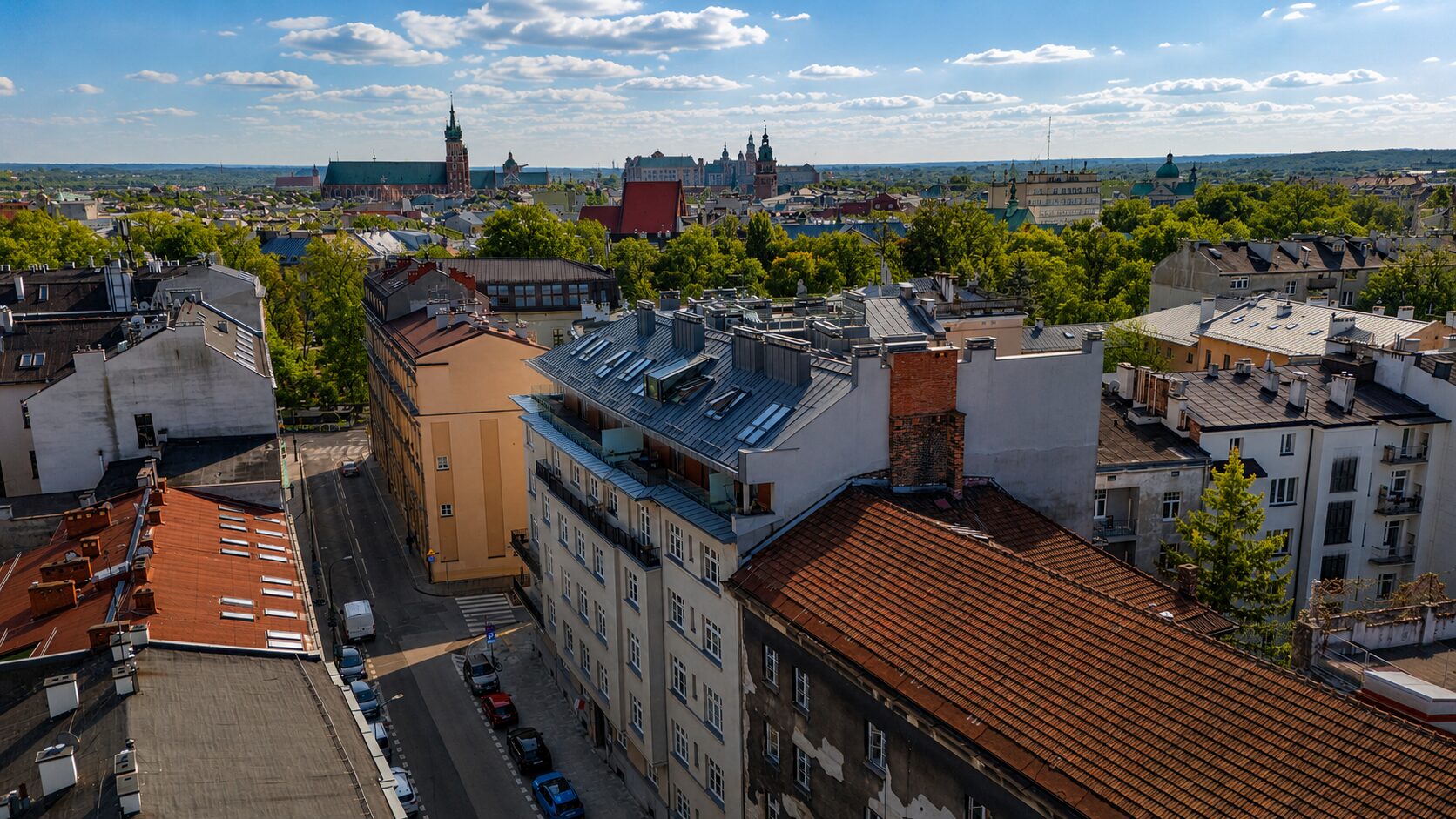 Corner apartment with 2 balconies in Old Town!