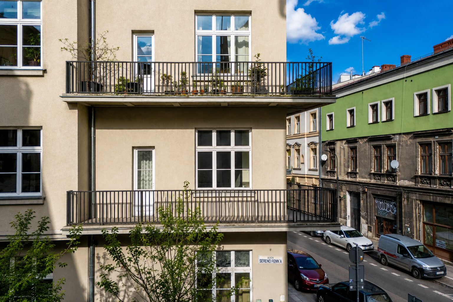 Corner apartment with 2 balconies in Old Town!