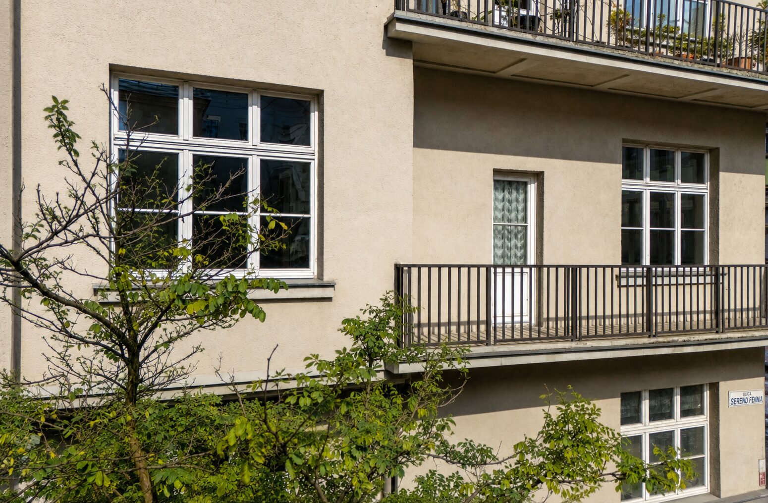 Corner apartment with 2 balconies in Old Town!