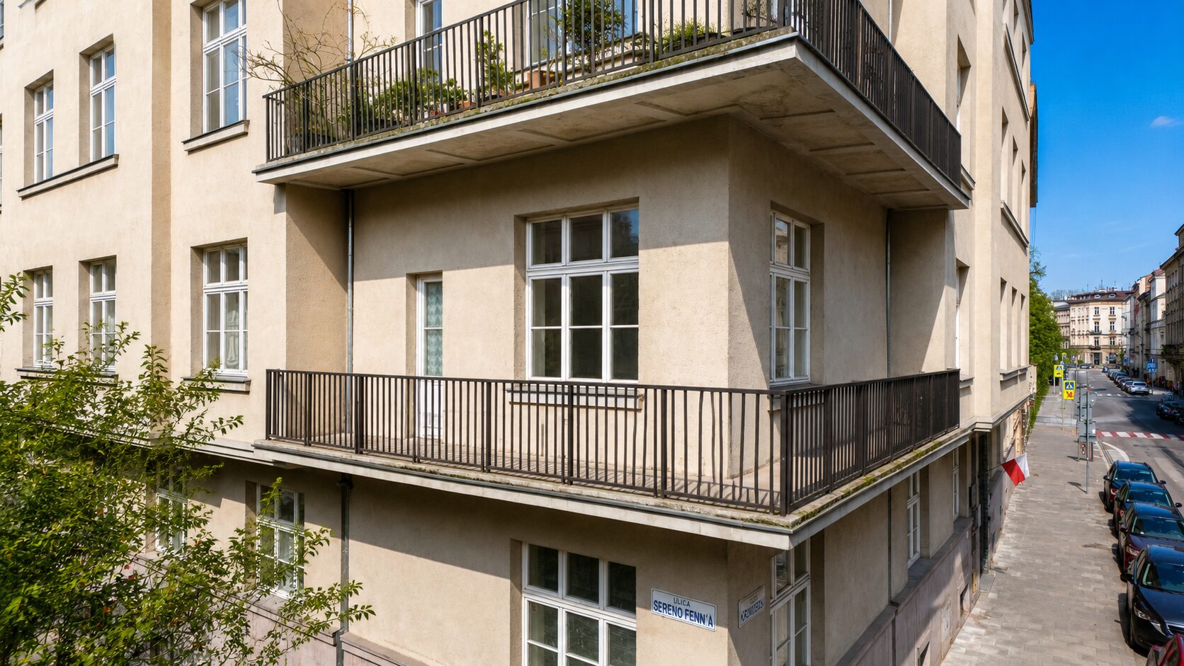 Corner apartment with 2 balconies in Old Town!