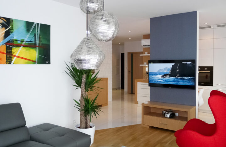 A sunny apartment with a view of the Vistula River