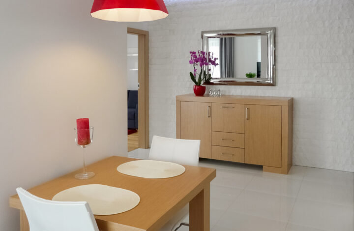 A sunny apartment with a view of the Vistula River