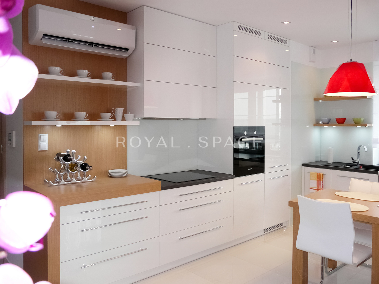 A sunny apartment with a view of the Vistula River