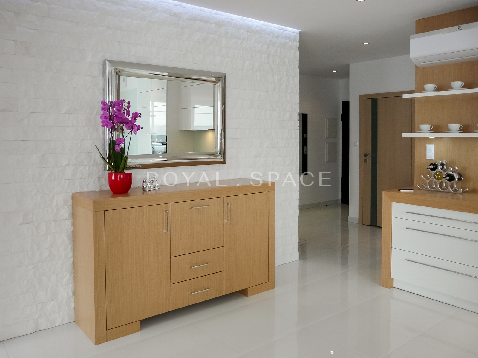 A sunny apartment with a view of the Vistula River