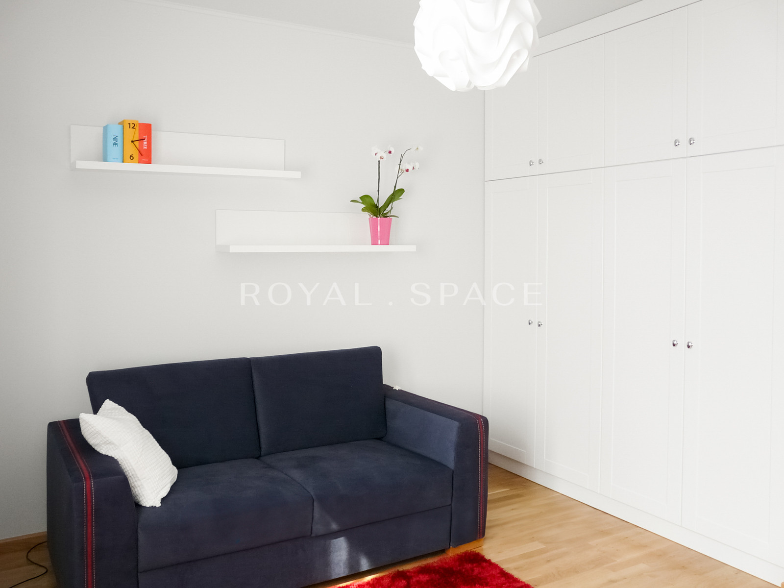 A sunny apartment with a view of the Vistula River