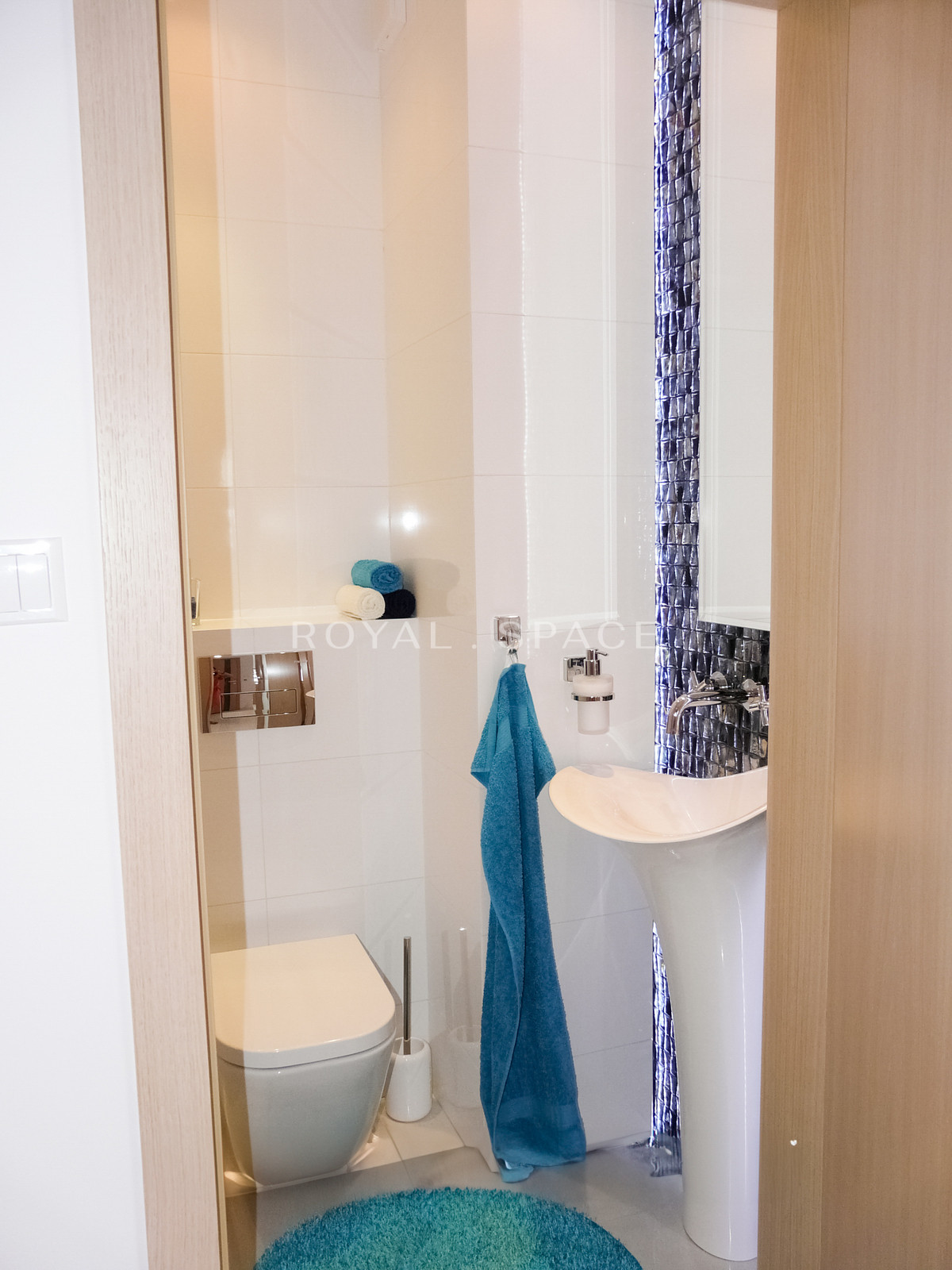A sunny apartment with a view of the Vistula River