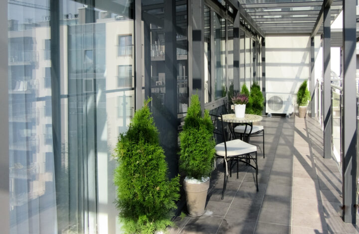 A sunny apartment with a view of the Vistula River