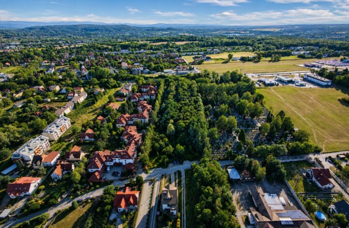 Service-use plot on Na Polach Street – Pasternik
