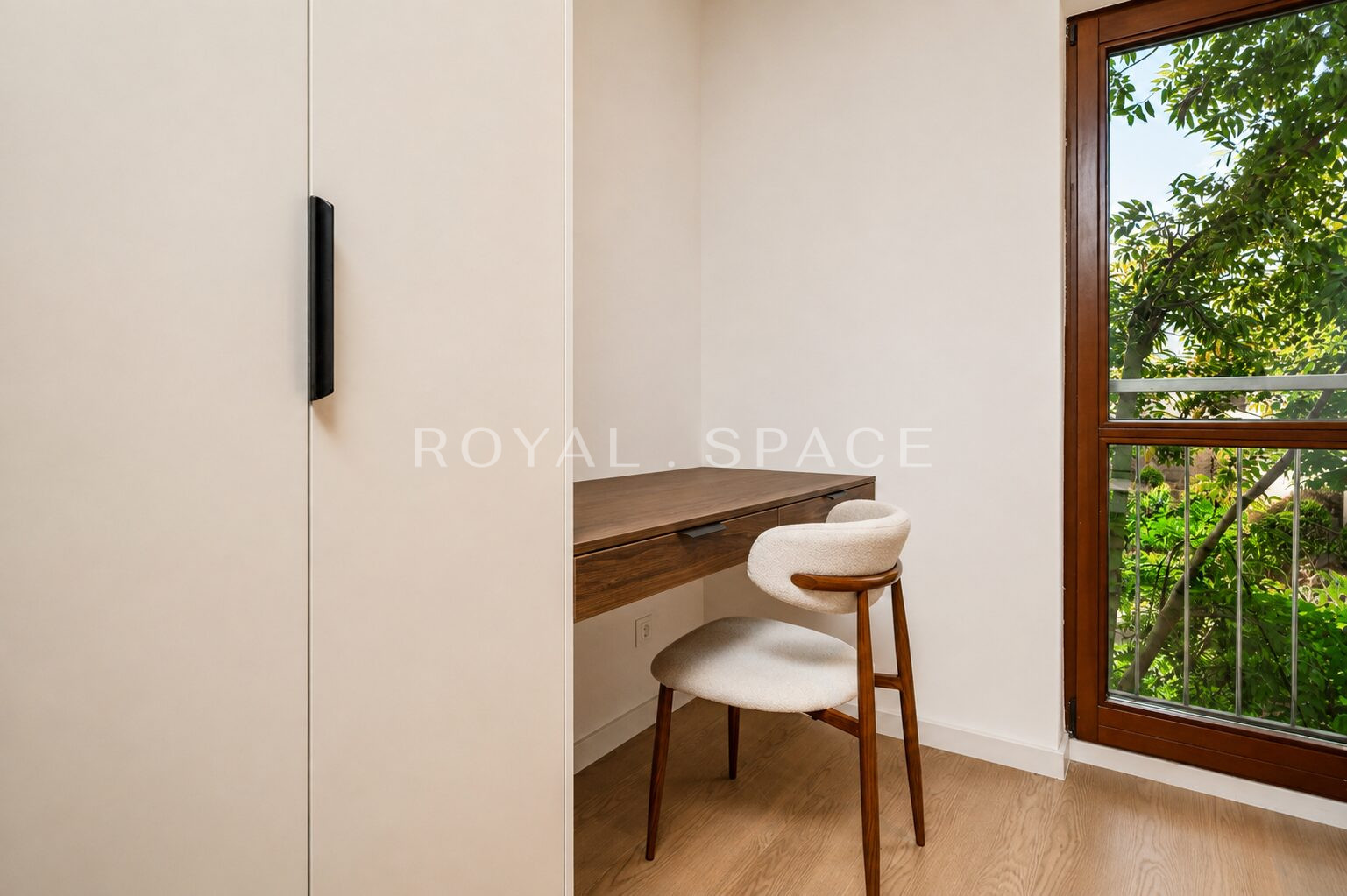 Mieszkanie z balkonem w Garden Residence