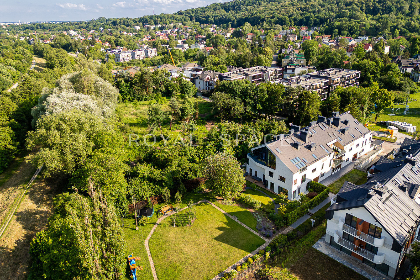 Unikalny apartament z prywatnym ogrodem o pow. 4a!
