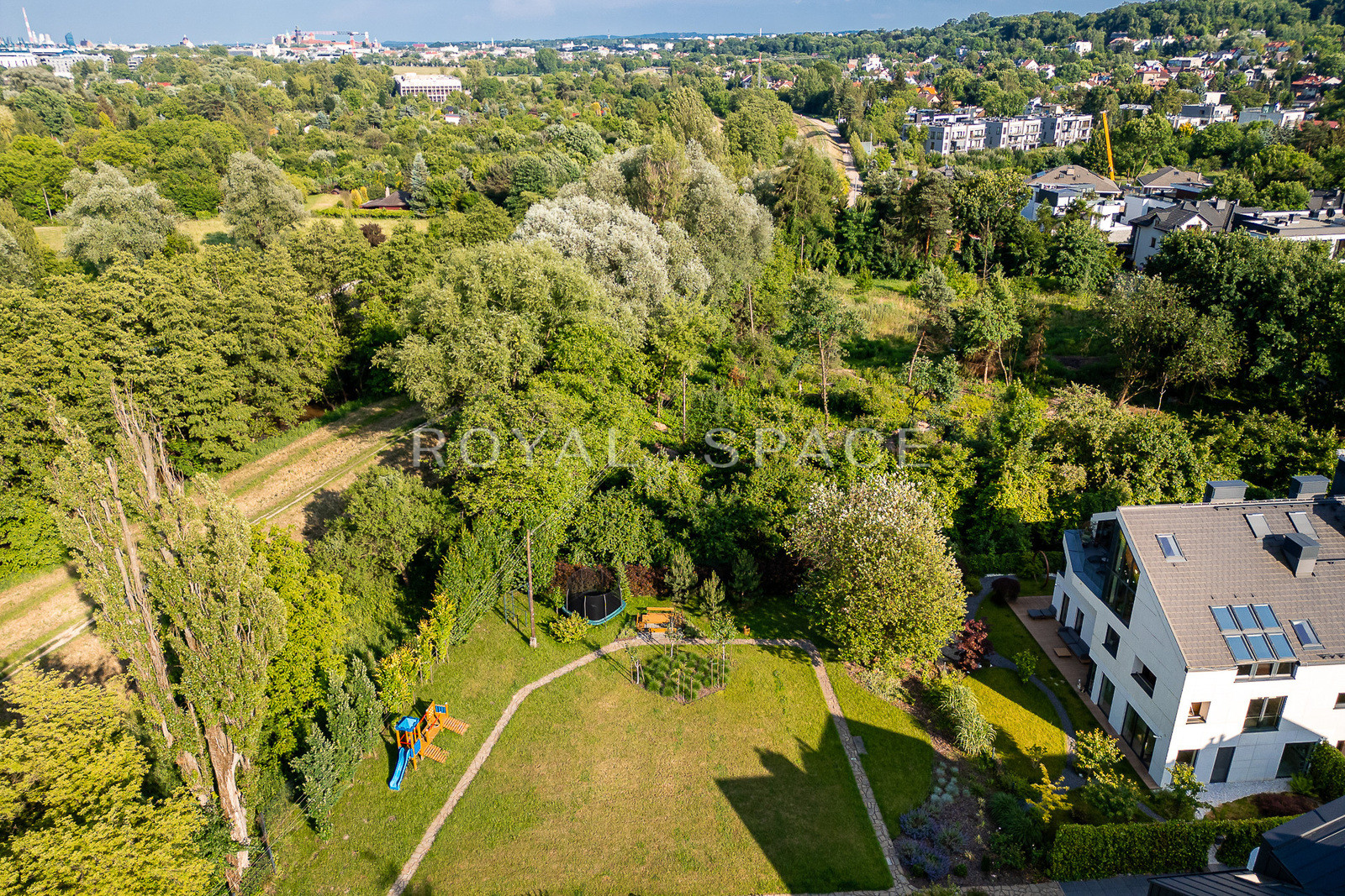 Unikalny apartament z prywatnym ogrodem o pow. 4a!