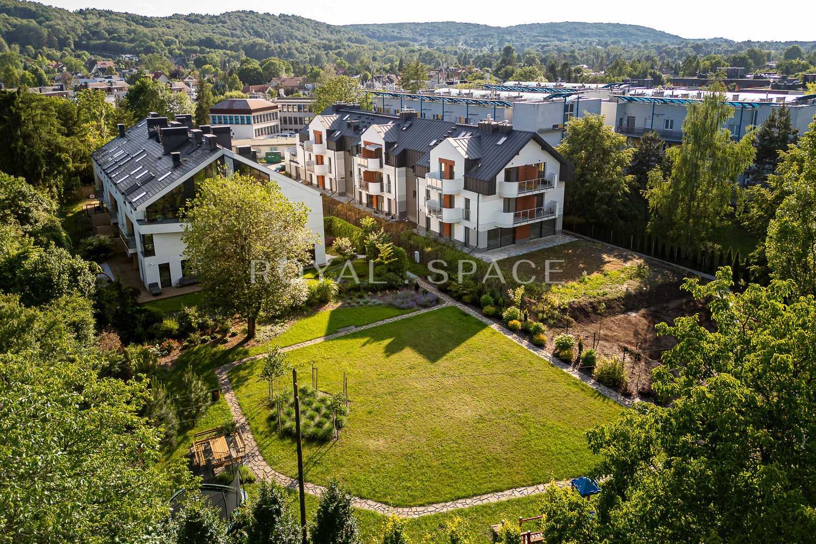 Unikalny apartament z prywatnym ogrodem o pow. 4a!