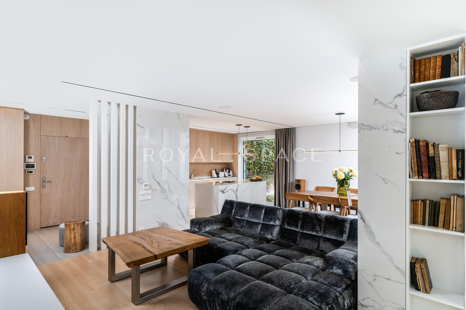 Unikalny apartament z prywatnym ogrodem o pow. 4a!