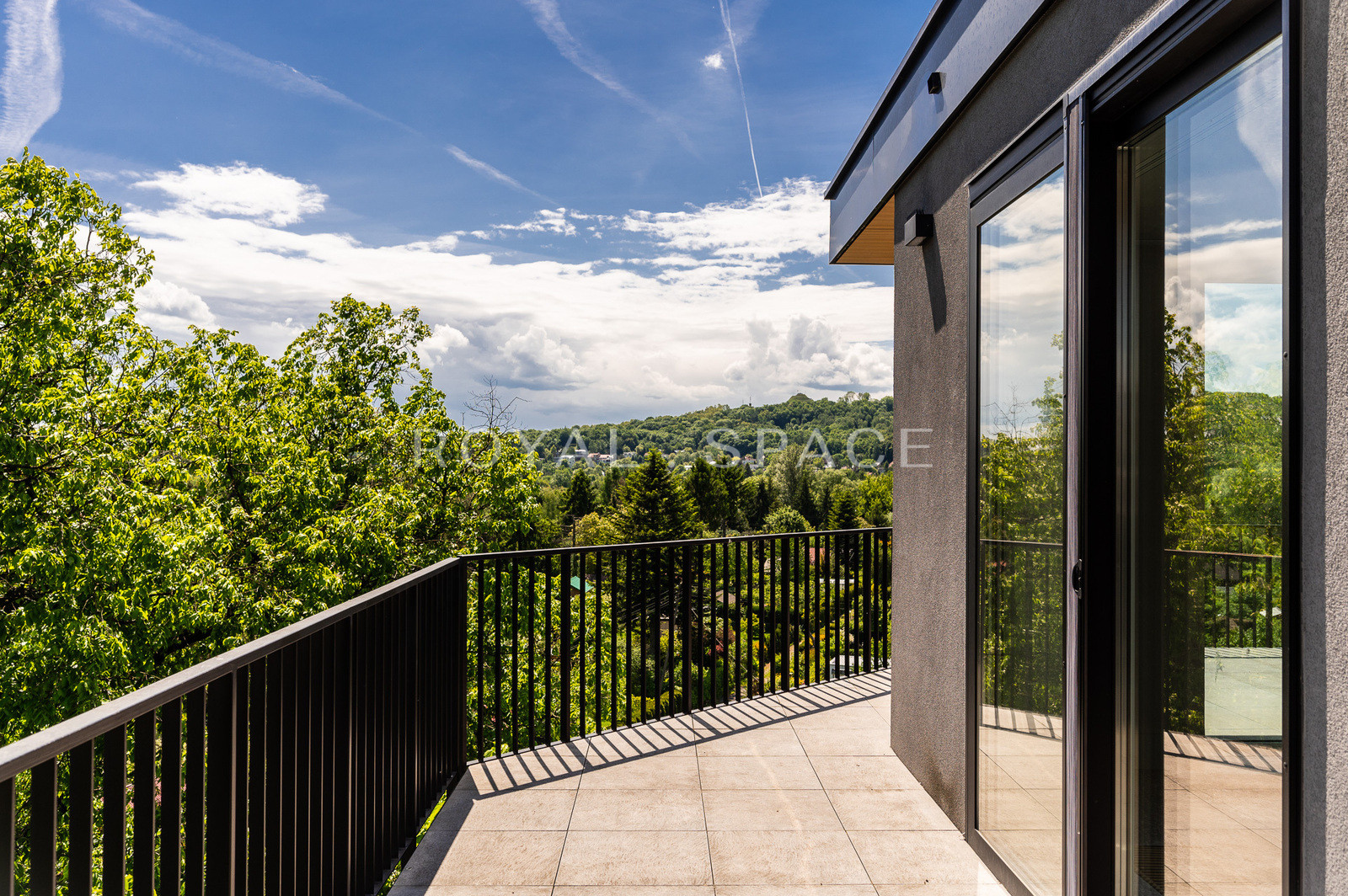 Taras 139 m², widok, prywatność – topowy penthouse