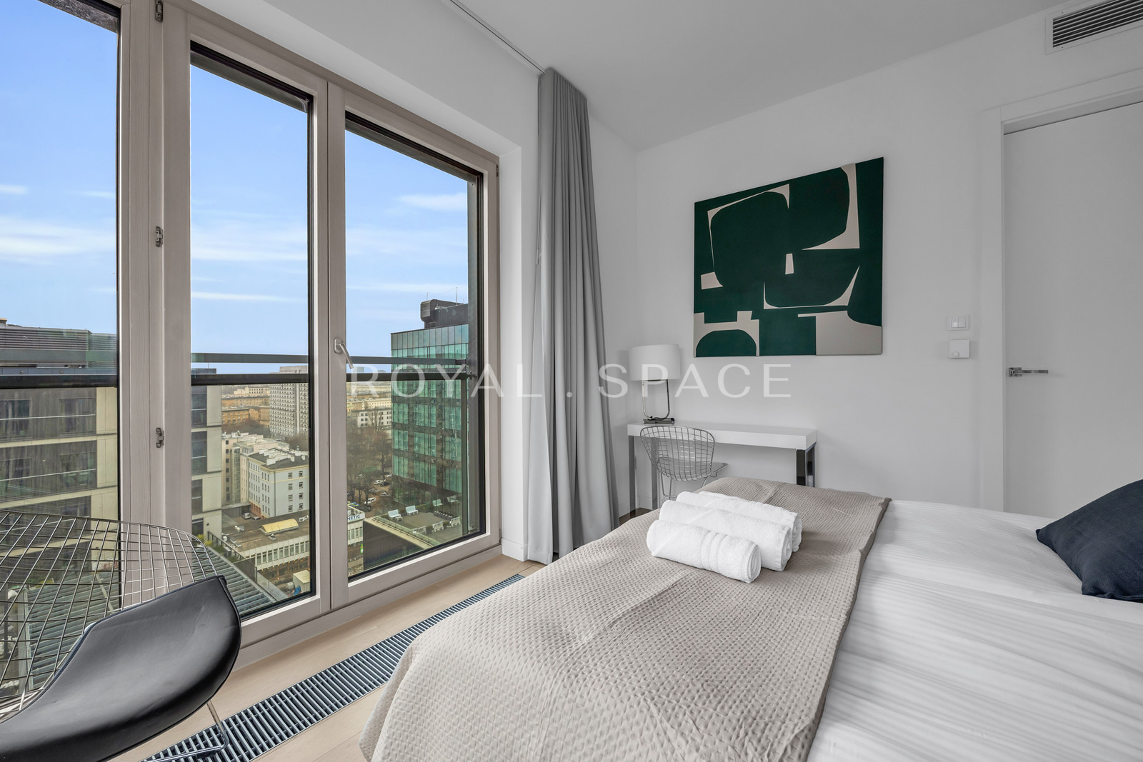 Apartament na 13 piętrze w Mennica Residence!