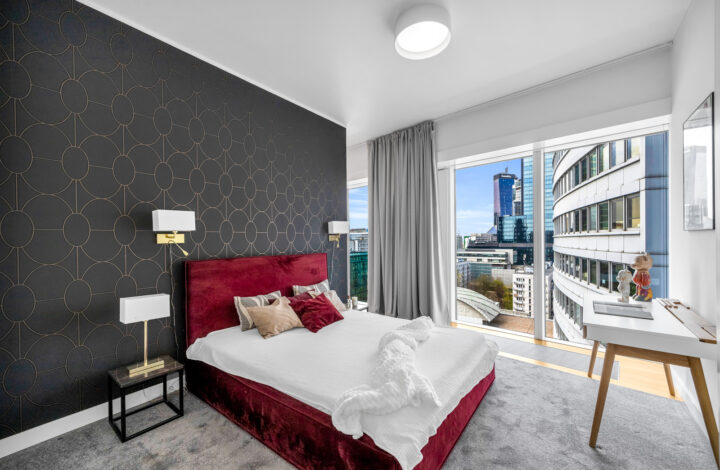 Spacious apartment on the 12th floor! | Złota 44
