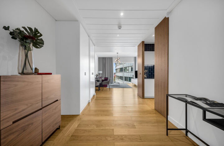 Spacious apartment on the 12th floor! | Złota 44
