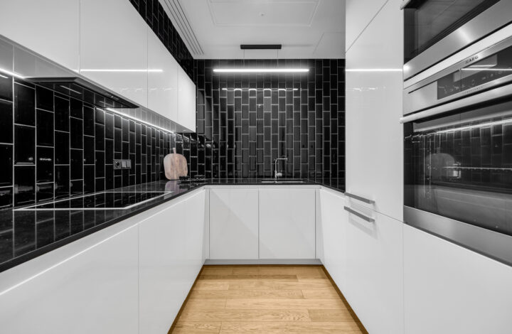 Spacious apartment on the 12th floor! | Złota 44