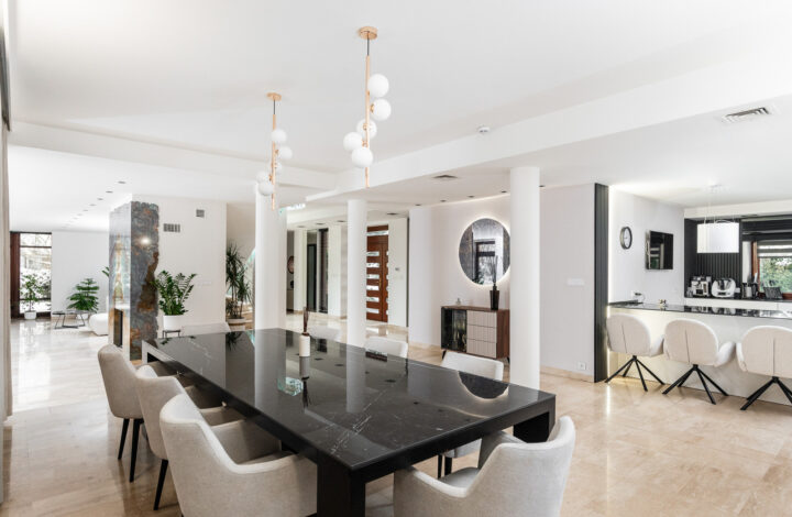 Luxury villa with jacuzzi, sauna and large garden