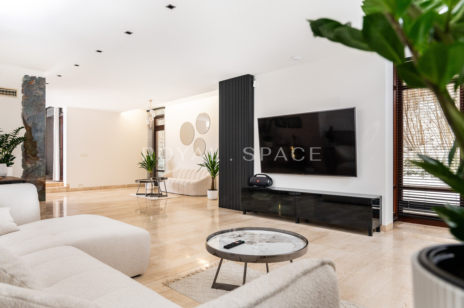 Luxury villa with jacuzzi, sauna and large garden