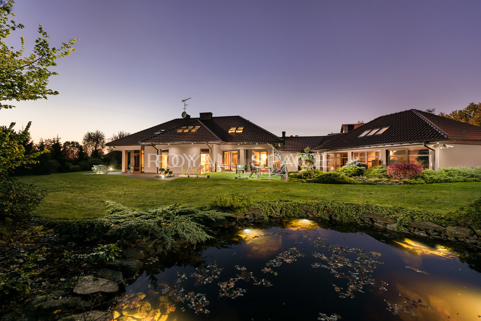 Luxury villa with jacuzzi, sauna and large garden