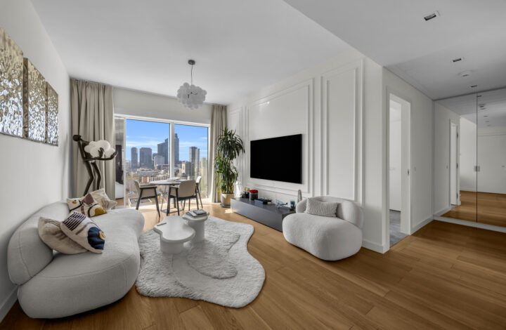 Luxury Apartment with a View of Wola | Złota 44