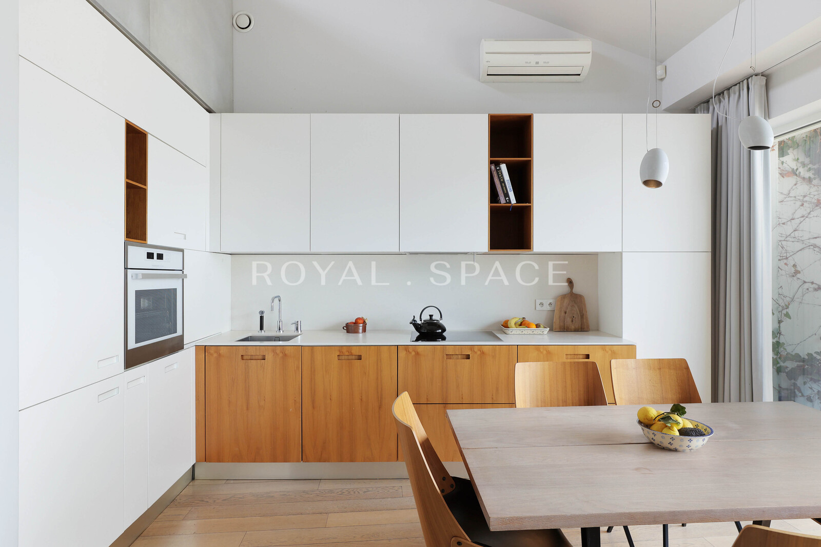 Trzypoziomowy apartament w sercu miasta | Czysta