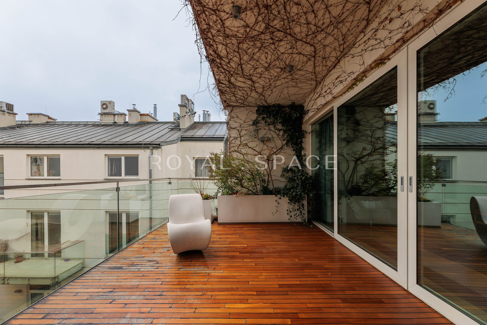 Trzypoziomowy apartament w sercu miasta | Czysta