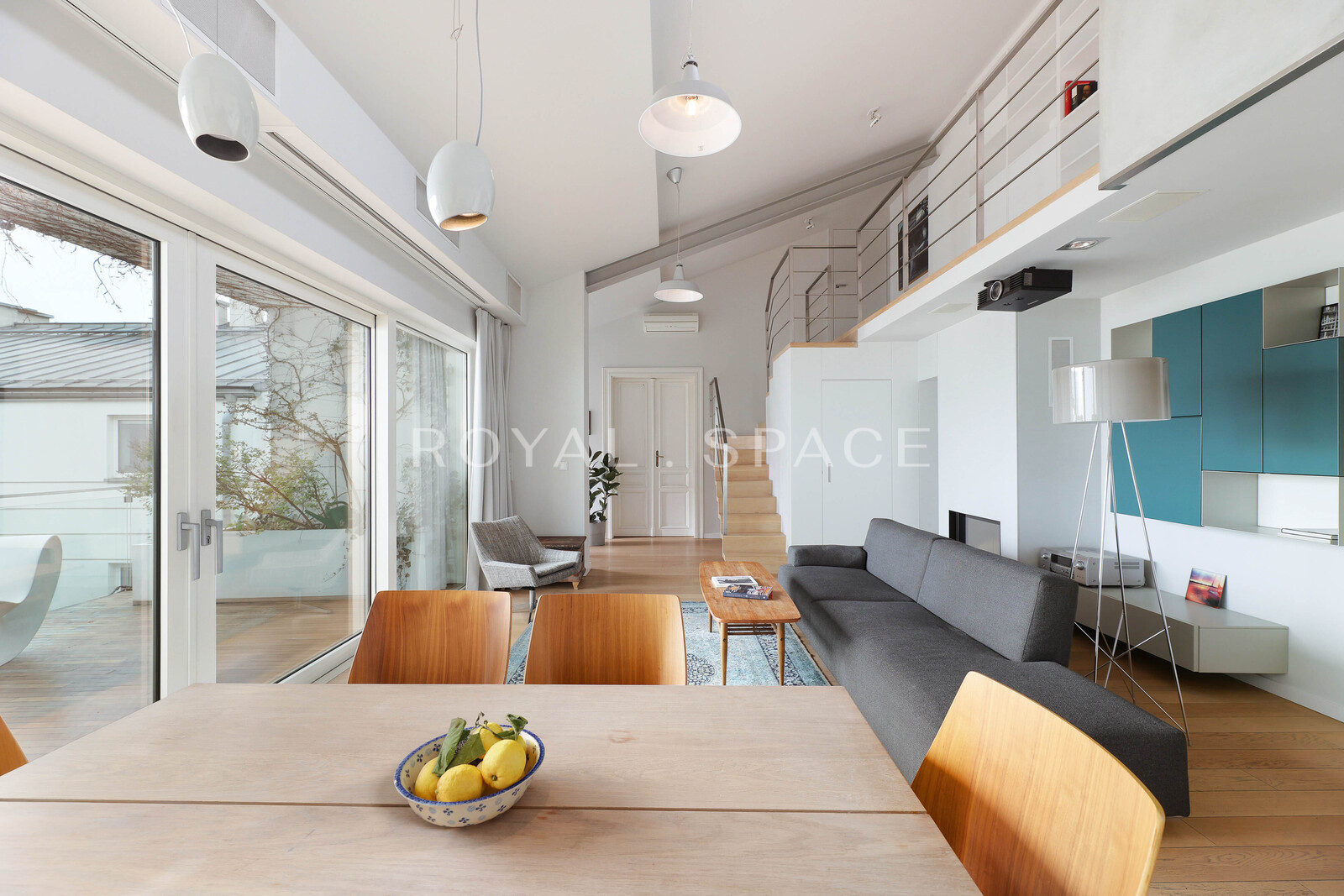 Trzypoziomowy apartament w sercu miasta | Czysta