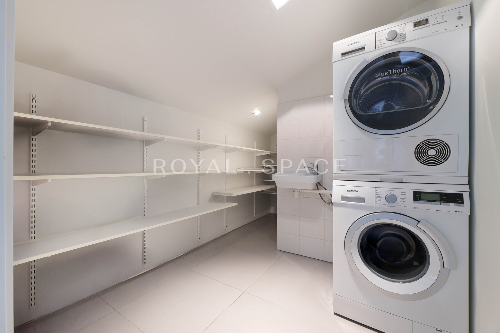 Trzypoziomowy apartament w sercu miasta | Czysta