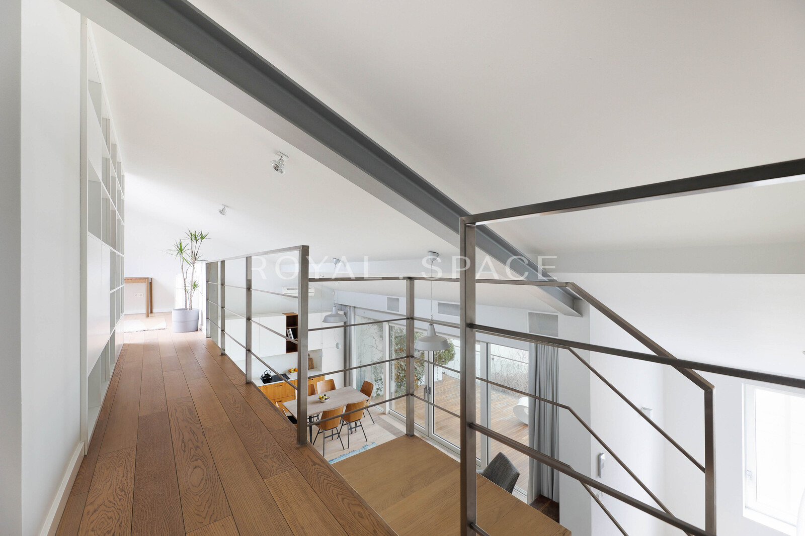 Trzypoziomowy apartament w sercu miasta | Czysta
