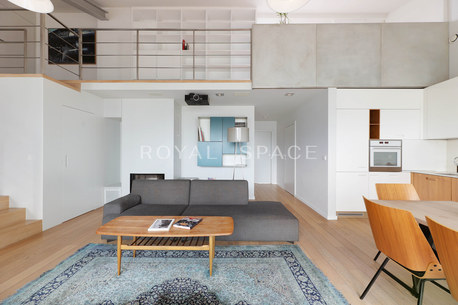 Trzypoziomowy apartament w sercu miasta | Czysta