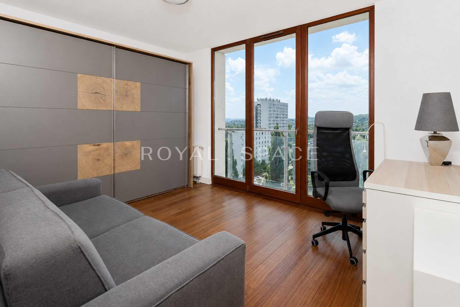 Apartament z przeszkleniami w Tarasy Verona