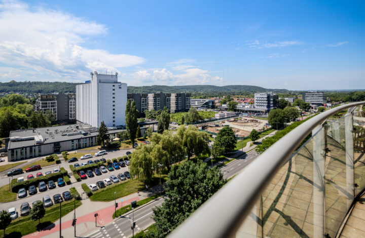Apartament z przeszkleniami w Tarasy Verona