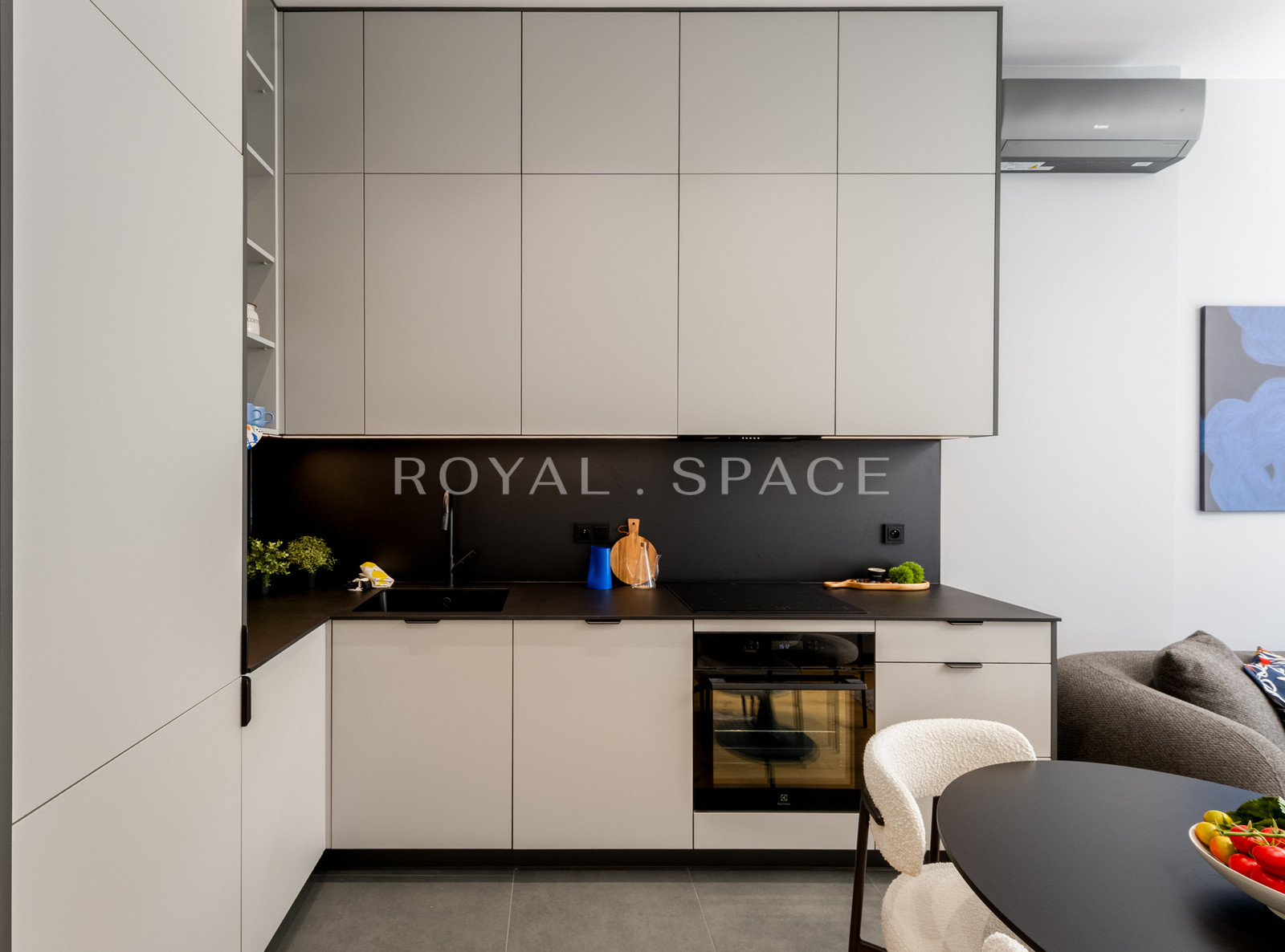 Stylish Apartment with Private Gardens | NOHO