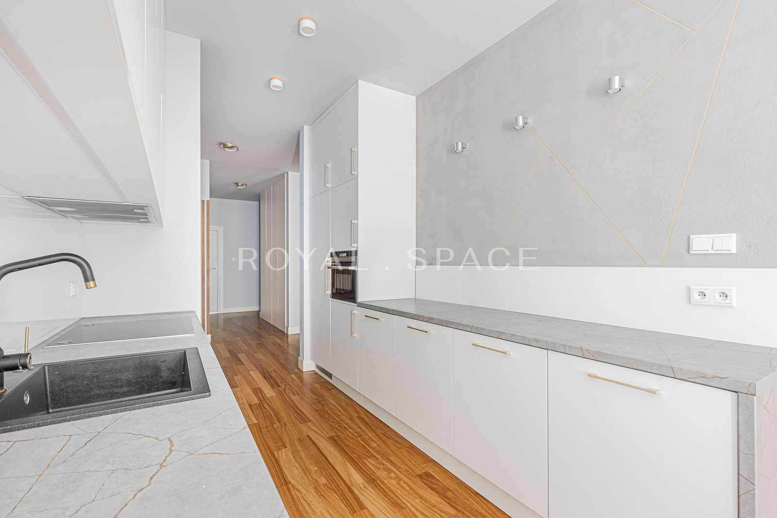 4 Rooms | Premium Apartment on Grzybowska Street