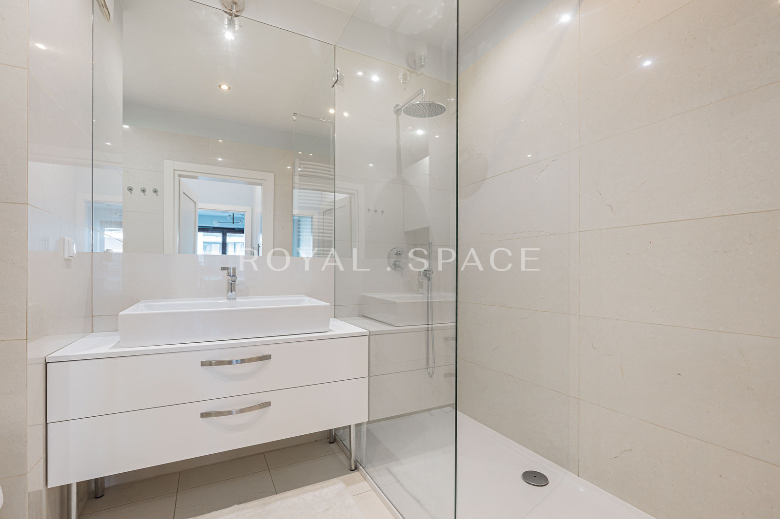 4 Rooms | Premium Apartment on Grzybowska Street