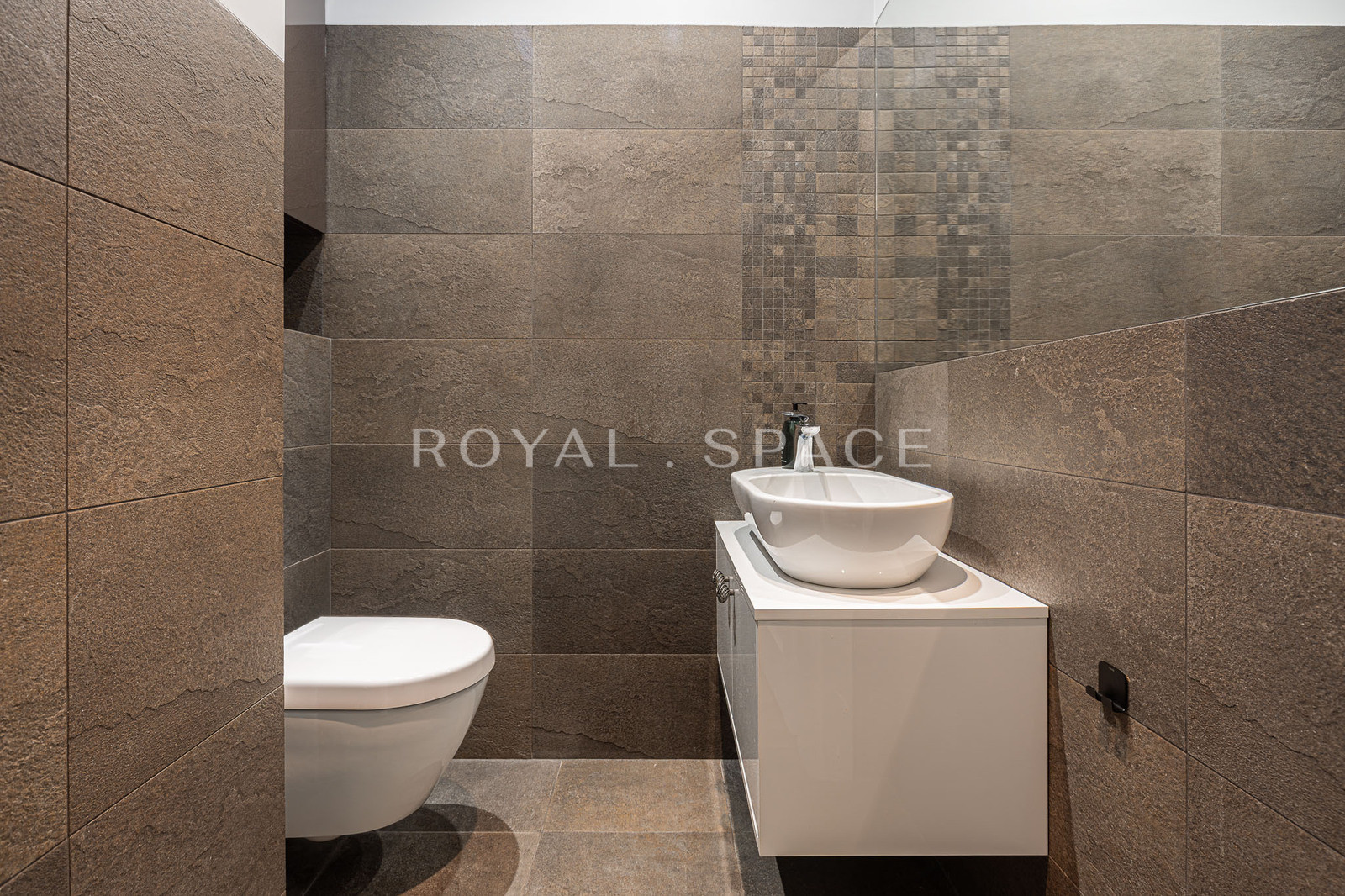 4 Rooms | Premium Apartment on Grzybowska Street