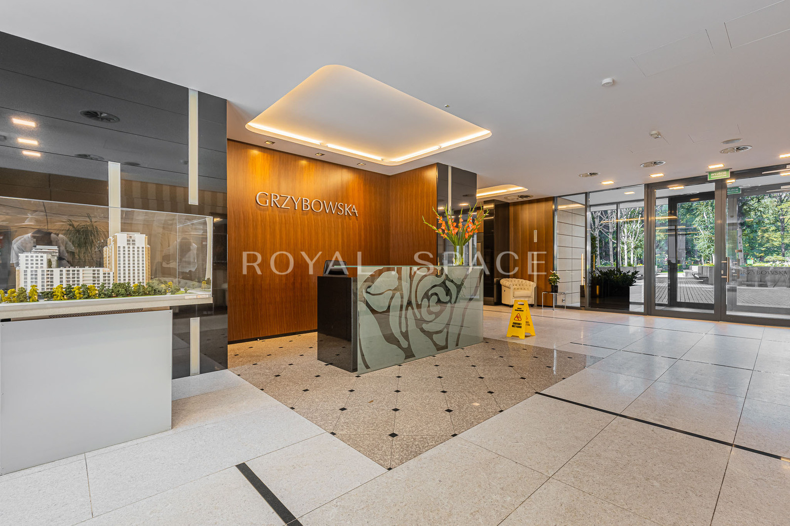 4 Rooms | Premium Apartment on Grzybowska Street