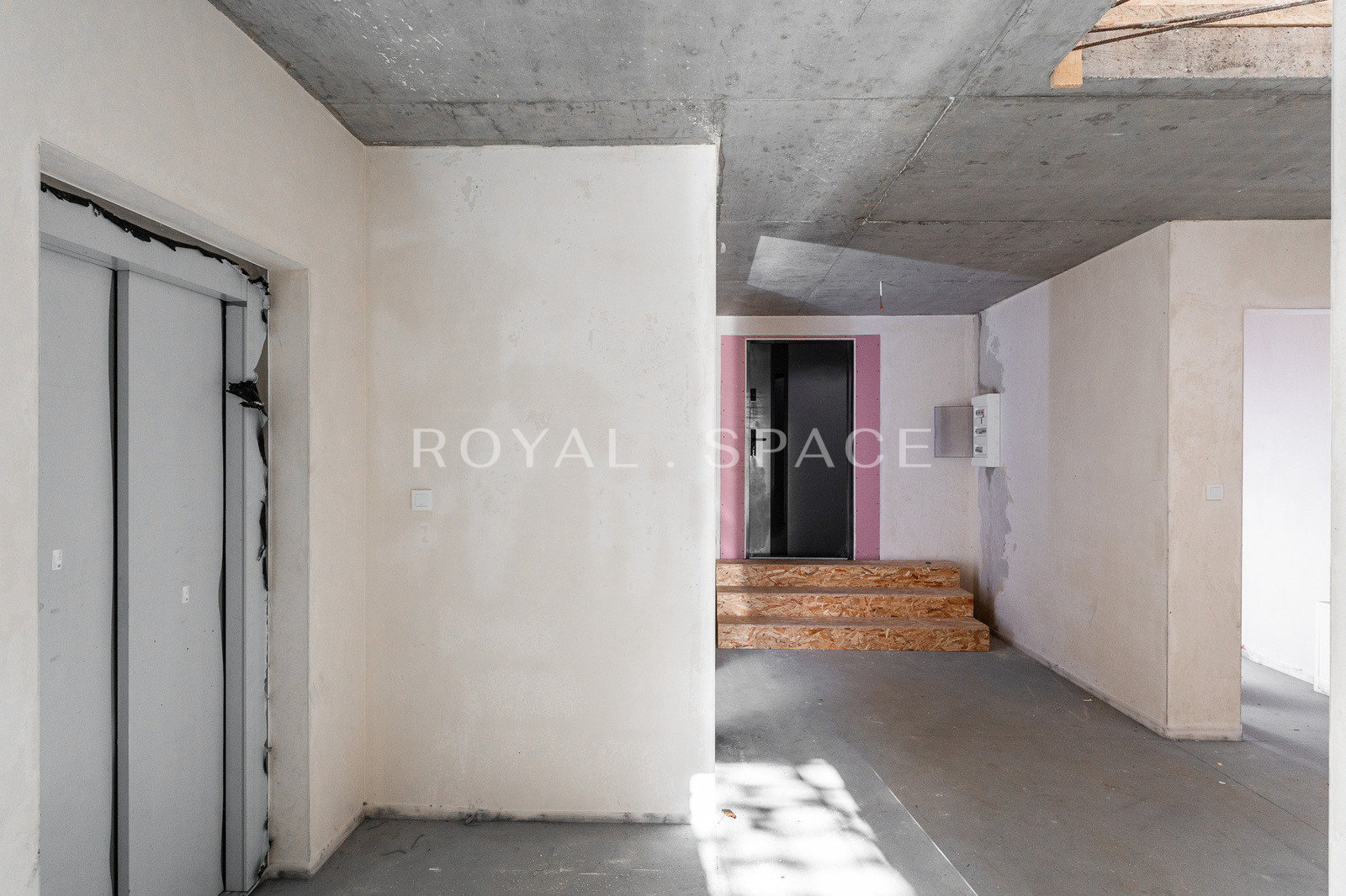 Dwupoziomowy apartament z ogrodem i przeszkleniami