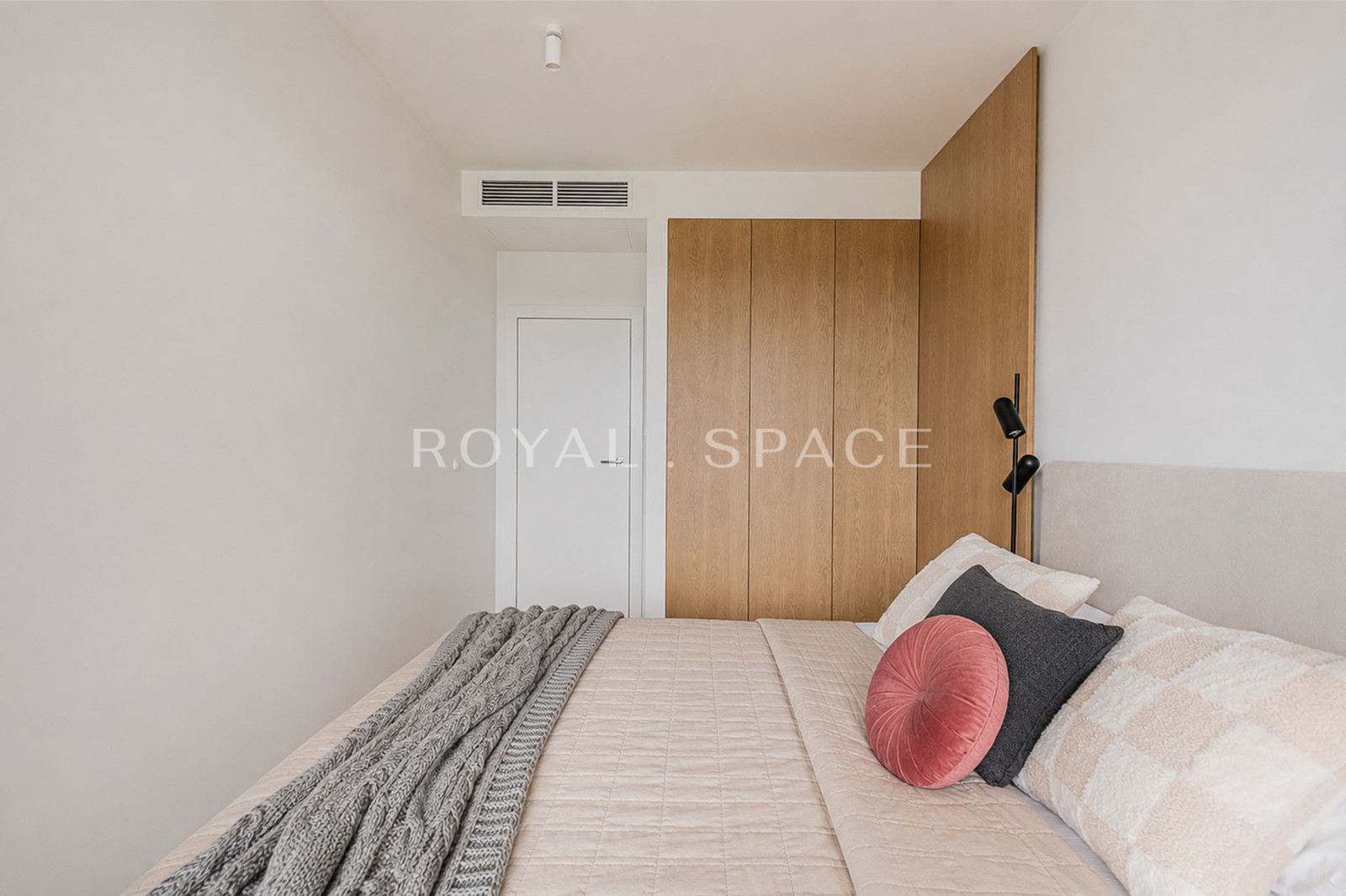 Exclusive apartment | 90 sqm Terrace | 2 Parkings