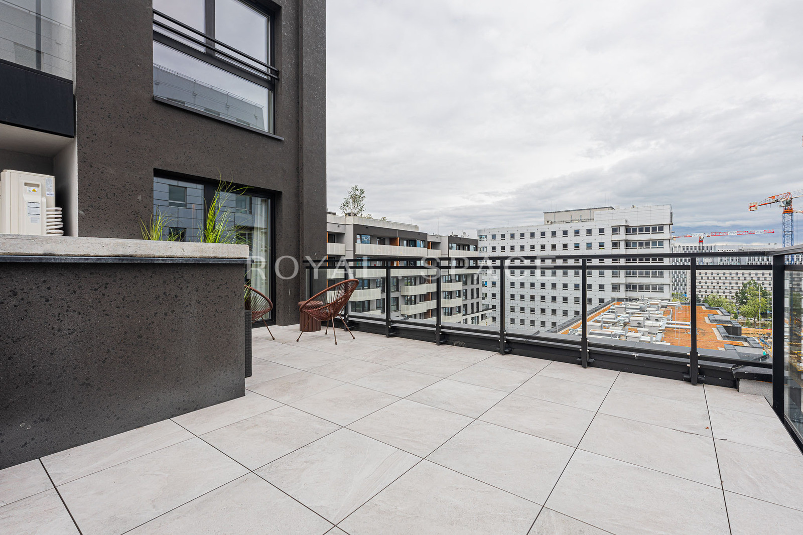 Exclusive apartment | 90 sqm Terrace | 2 Parkings