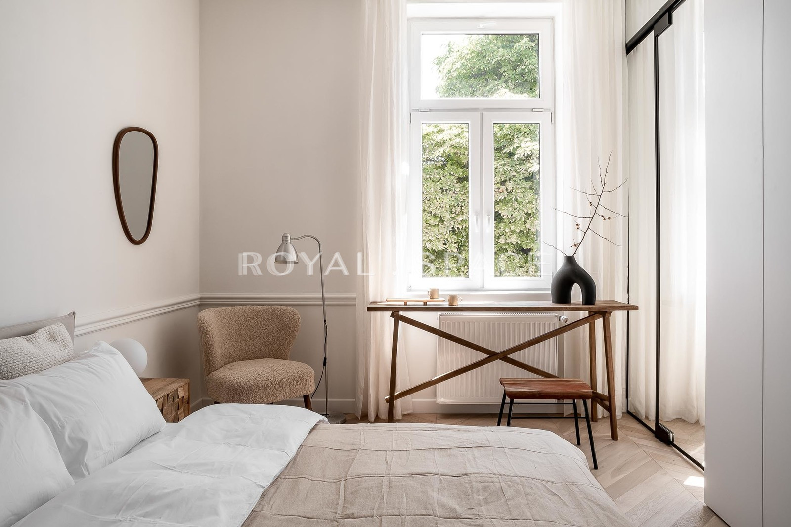 Luxurious apartment in a tenement house
