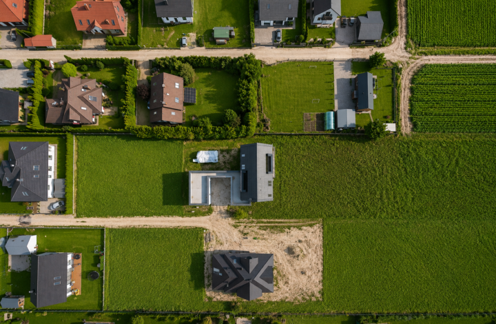Residence with Pool and 20-Are Plot
