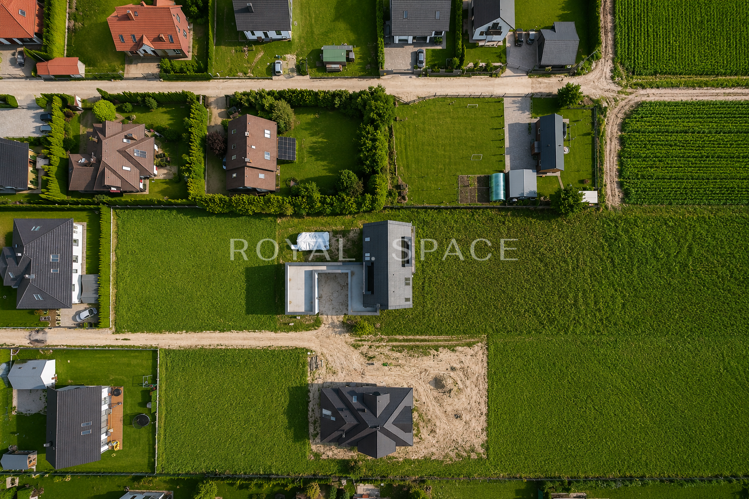 Residence with Pool and 20-Are Plot