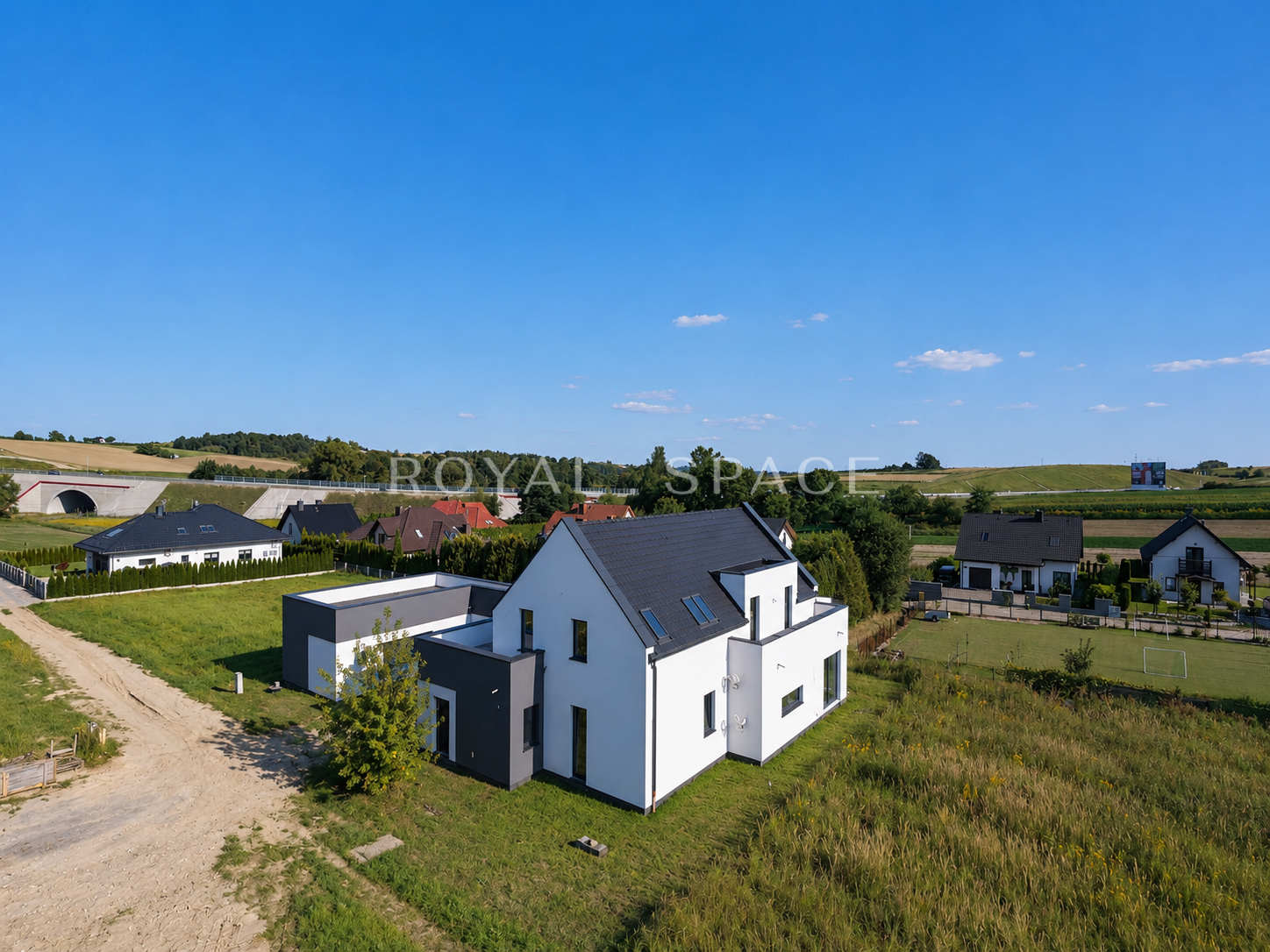 Residence with Pool and 20-Are Plot