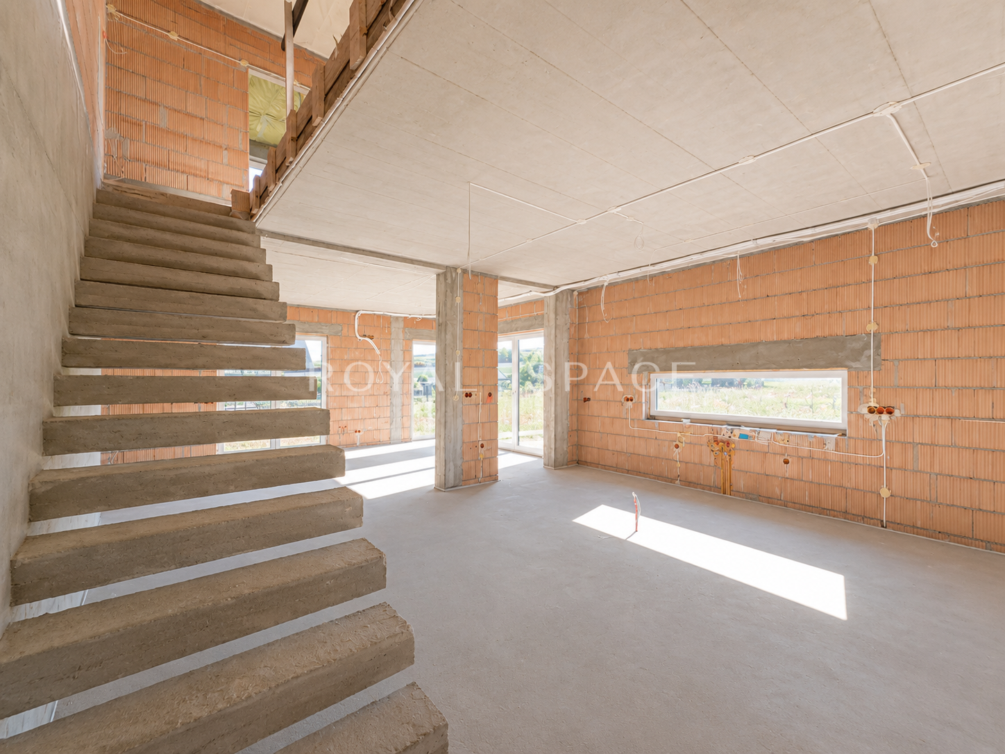 Residence with Pool and 20-Are Plot