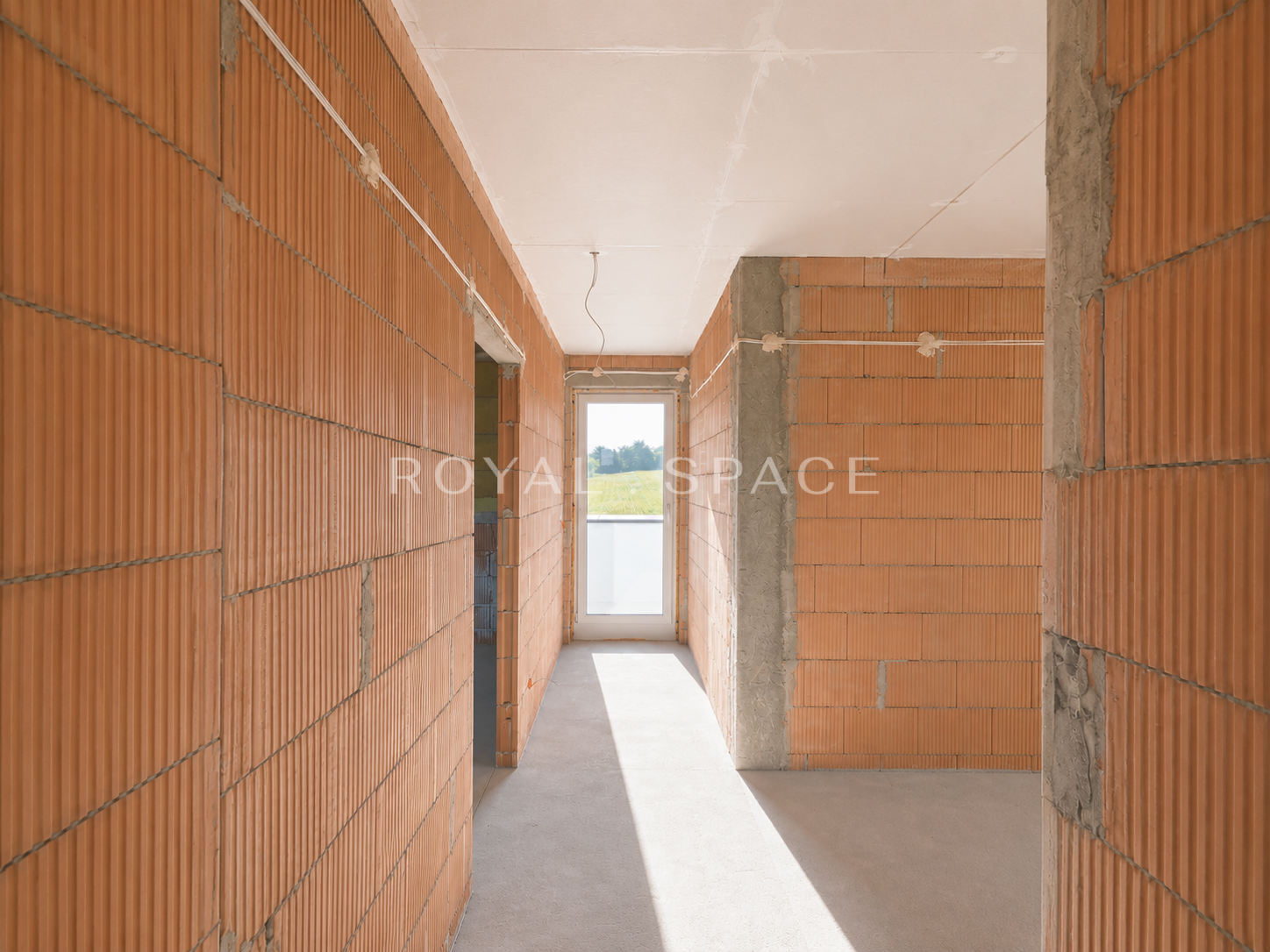 Residence with Pool and 20-Are Plot