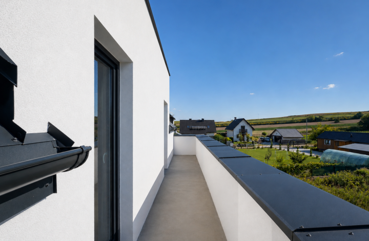 Residence with Pool and 20-Are Plot