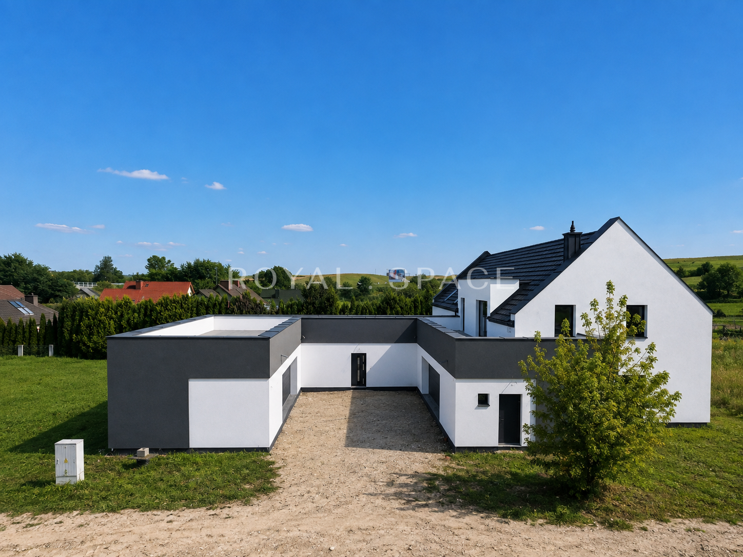 Residence with Pool and 20-Are Plot